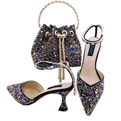 Glitzernde High Heels mit Strasssteinen