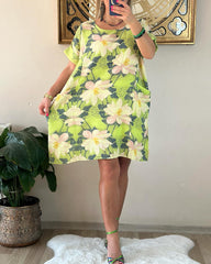 Kleid mit Blumenmuster und rundem Ausschnitt