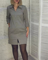 Kleid mit V-Ausschnitt, langen Ärmeln und Schlitz