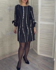 Kleid mit Knielänge und Streifen