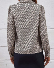 Elegante Bluse mit geometrischem Print