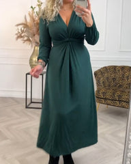 Sexy schlichtes Kleid mit langen Ärmeln