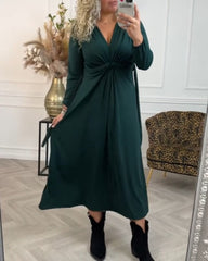 Sexy schlichtes Kleid mit langen Ärmeln