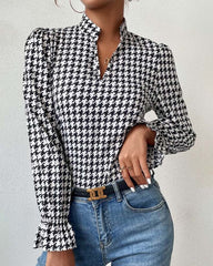 V-ringad houndstooth topp